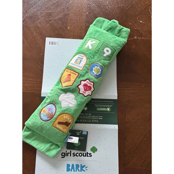 Bark Box Girl Scout Sash New Squeaky Toy Wearable For Dog - Picture 1 of 4